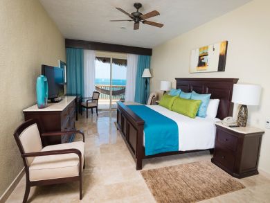 Cancun Luxury Vacation Condo Three Bedrooms on Beach